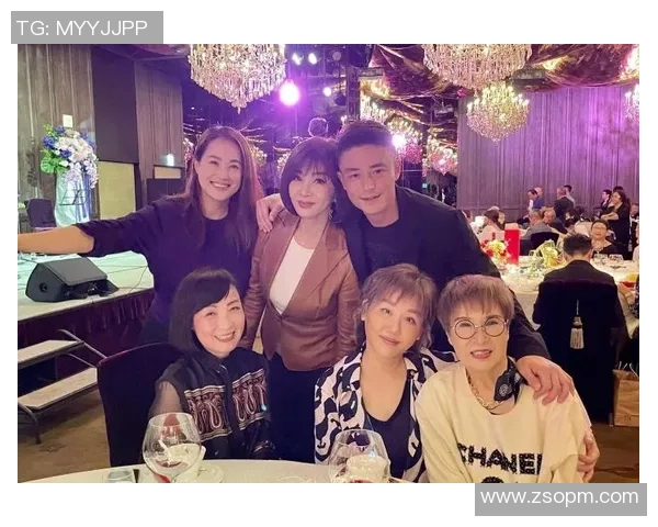 足球明星甜蜜互动花式秀恩爱引发粉丝热议与羡慕